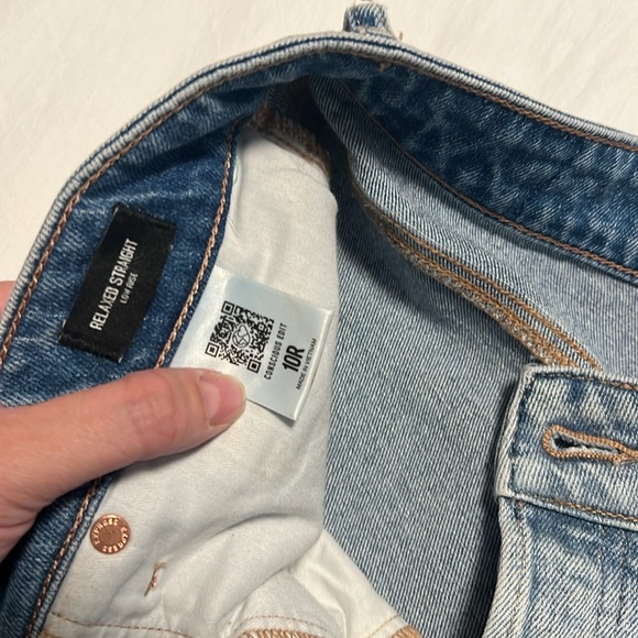 Relaxed straight low rise ripped jeans from Express, worn once - Picture 6 of 6